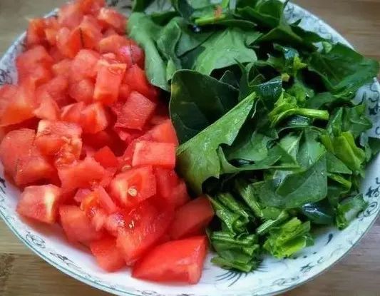 惊蛰将至，这5道汤多给家人喝，去春燥养脾胃，顺应时节营养足！