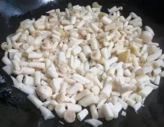 惊蛰将至，这5道汤多给家人喝，去春燥养脾胃，顺应时节营养足！