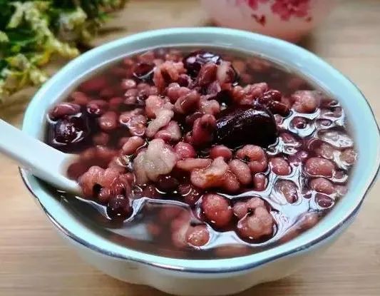 惊蛰将至，这5道汤多给家人喝，去春燥养脾胃，顺应时节营养足！