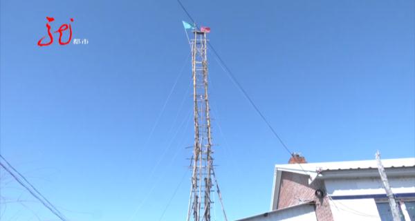 黑龙江一七旬老人高空练倒立!网友们看得胆战心惊! 黑龙江一七旬老人高空练倒立!网友们看得胆战心惊!