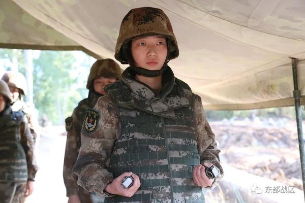 兵姐第一次手榴弹实投画面来啦！