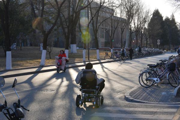 北京:轮椅上的清华博士 北京:轮椅上的清华博士