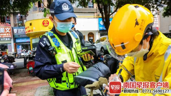 还在看手机？抓的就是你！