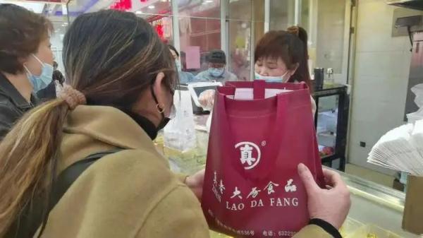 上海南京路三家老字号暂别！市民纷纷来打卡