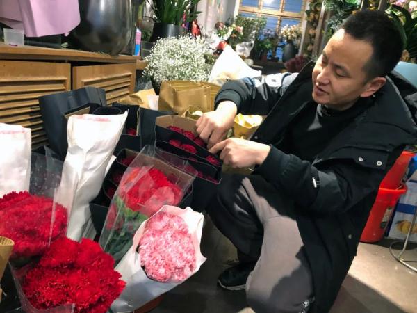 三八节前，温州鲜花“身价”飙升，玫瑰卖到十元一枝！