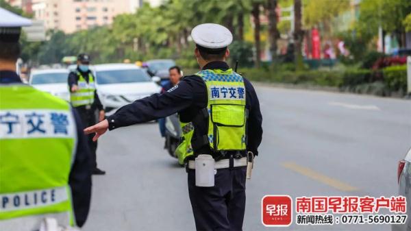 还在看手机？抓的就是你！