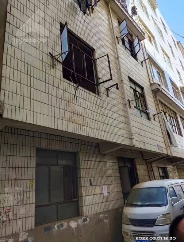 嘣！突然爆炸！昆明一男子做饭时被120拉走