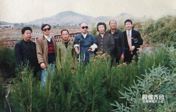 长津湖战役中失去四肢和左眼,山东老兵朱彦夫“感动中国”! 长津湖战役中失去四肢和左眼,山东老兵朱彦夫“感动中国”!