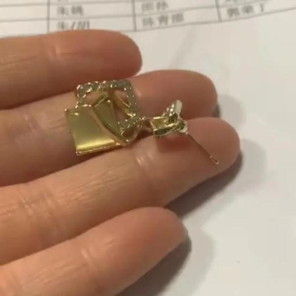 惊！4岁小女孩：妈妈，我把一颗宝石吞下去了......