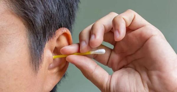 【警惕】女子戴耳机听歌睡觉,耳朵聋了! 【警惕】女子戴耳机听歌睡觉,耳朵聋了!