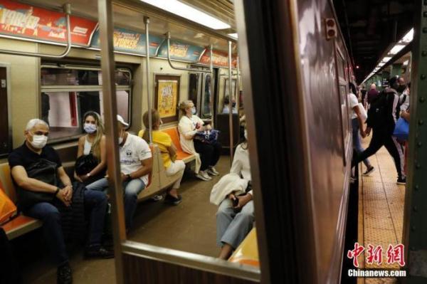 纽约再现地铁伤人案 男子二度犯案持刀刺伤七旬老人