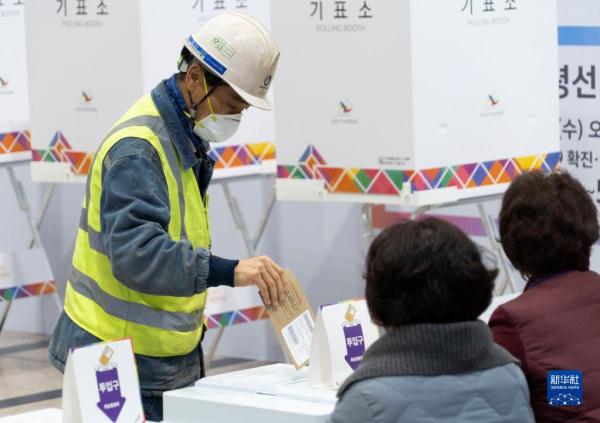韩国第20届总统选举开始“事前投票”