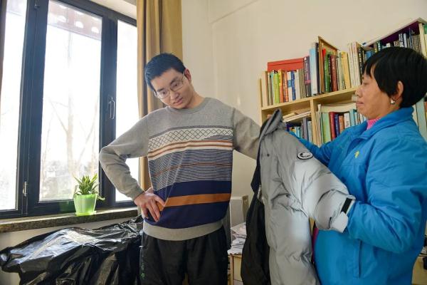敬佩！轮椅上的清华博士