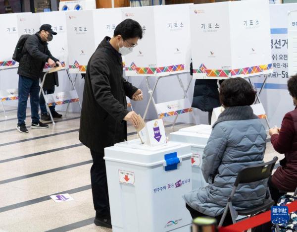 韩国第20届总统选举开始“事前投票”