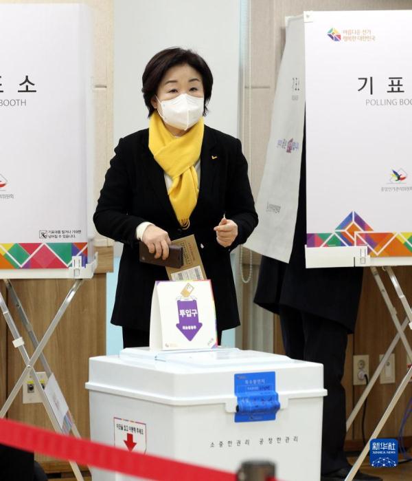 韩国第20届总统选举开始“事前投票”