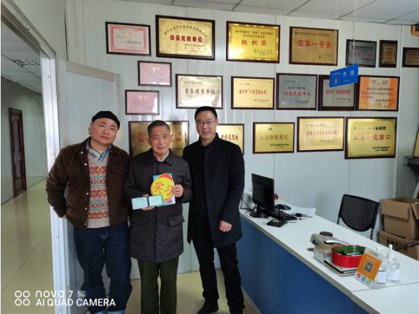牛！温州89岁老人考出驾照，未来想带朋友自驾出游