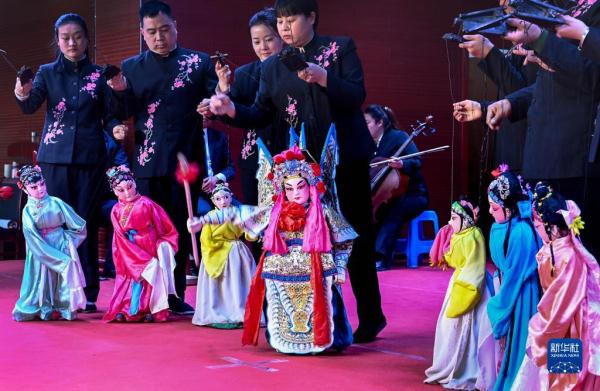 陕西合阳：提线木偶 焕发生机