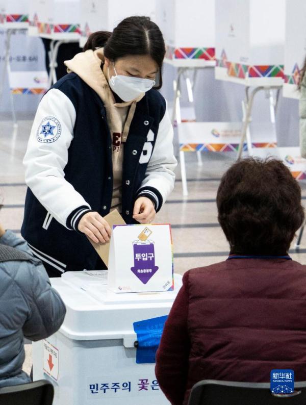 韩国第20届总统选举开始“事前投票”