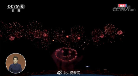 鸟巢上空笑脸烟花秀