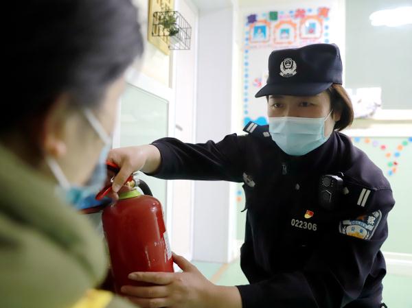 耐心、细心、暖心的“警察妈妈”