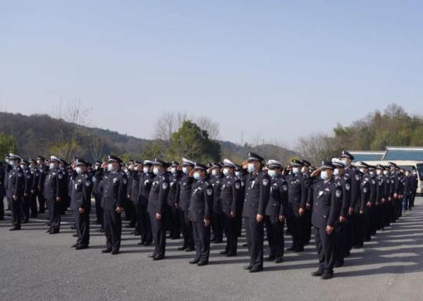 一路走好!池州公安民警胡晓华因公牺牲 一路走好!池州公安民警胡晓华因公牺牲