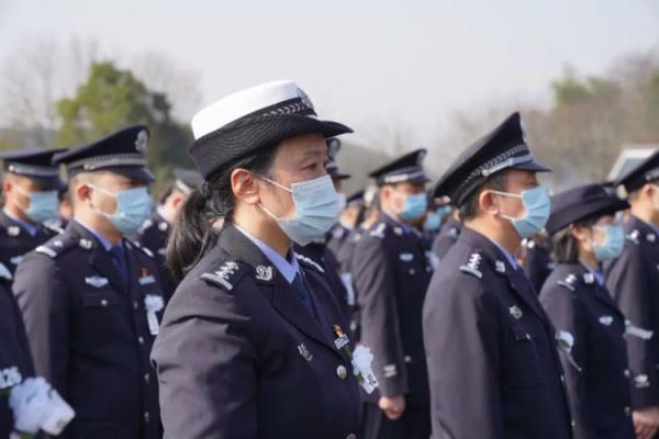 一路走好!池州公安民警胡晓华因公牺牲 一路走好!池州公安民警胡晓华因公牺牲