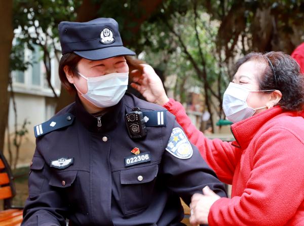 耐心、细心、暖心的“警察妈妈”