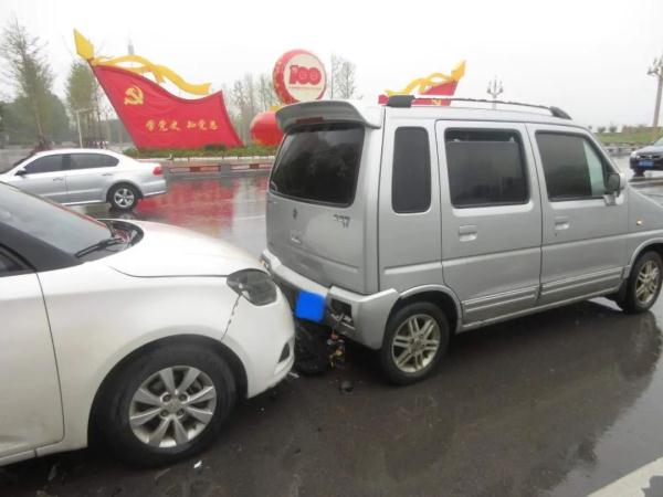 撞了！三车追尾！祸首竟是......