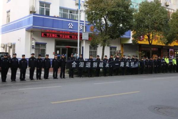 一路走好!池州公安民警胡晓华因公牺牲 一路走好!池州公安民警胡晓华因公牺牲