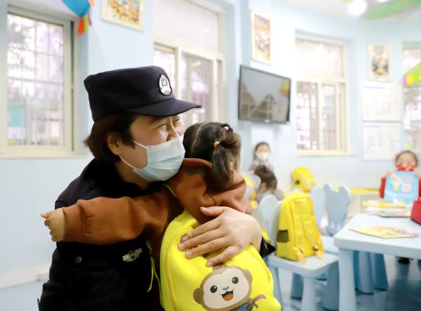 耐心、细心、暖心的“警察妈妈”