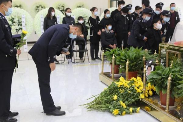 一路走好!池州公安民警胡晓华因公牺牲 一路走好!池州公安民警胡晓华因公牺牲