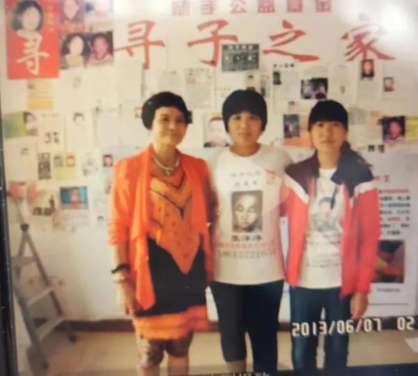 母亲在寻子途中去世,寻亲家长用7年帮她弥补遗憾 母亲在寻子途中去世,寻亲家长用7年帮她弥补遗憾