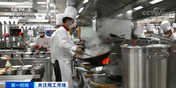 岗位需求一个月猛增六成！这个行业为啥这么“香”？