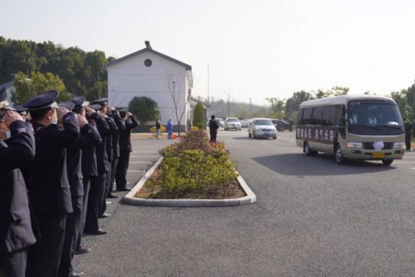 一路走好!池州公安民警胡晓华因公牺牲 一路走好!池州公安民警胡晓华因公牺牲