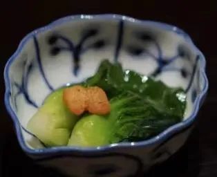 炒牛河、松花蛋、麻婆豆腐…人均2000元吃不饱？网红餐厅被吐槽，商家回应！