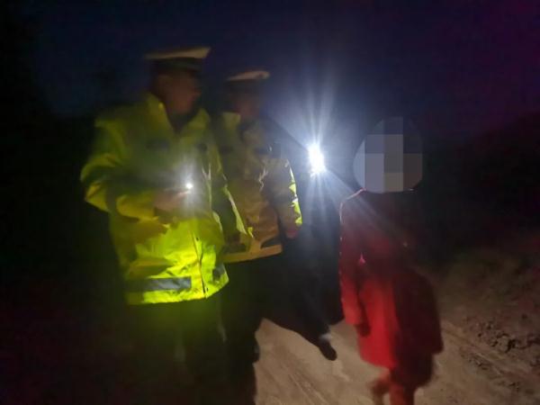 失智女子深夜高速逆行 渭源高速交警及时救助平安回家