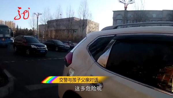 这个爸爸太粗心，接到电话才知道孩子丢了！