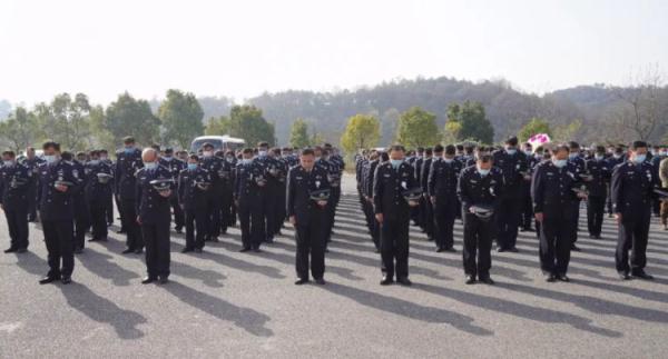 一路走好!池州公安民警胡晓华因公牺牲 一路走好!池州公安民警胡晓华因公牺牲