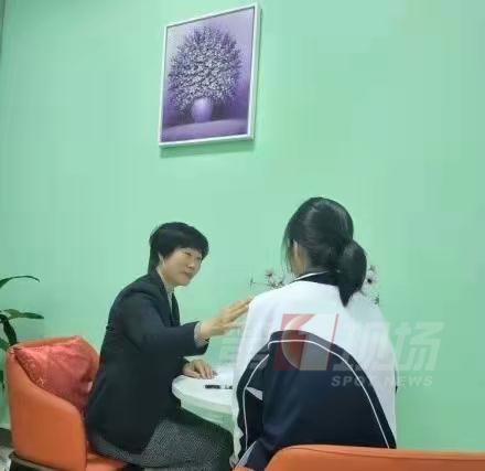 Hey！“班主任叫你下来测核酸”（自带扩音喇叭那种）