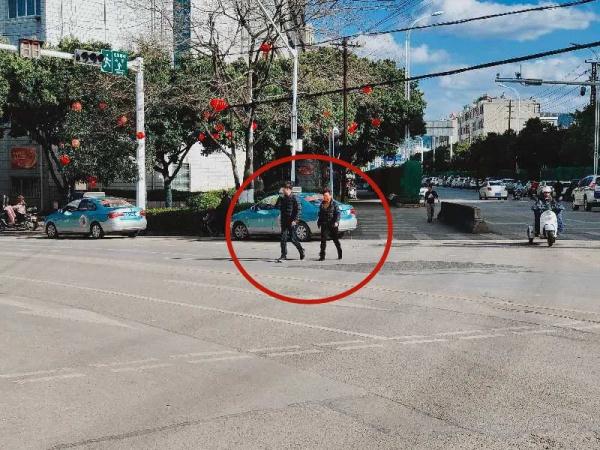 昆明68名行人违法被实名曝光，有你吗？