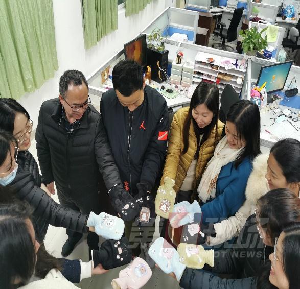 Hey！“班主任叫你下来测核酸”（自带扩音喇叭那种）