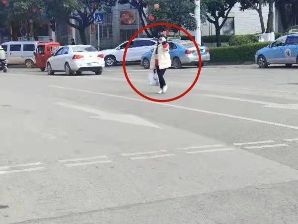 昆明68名行人违法被实名曝光，有你吗？