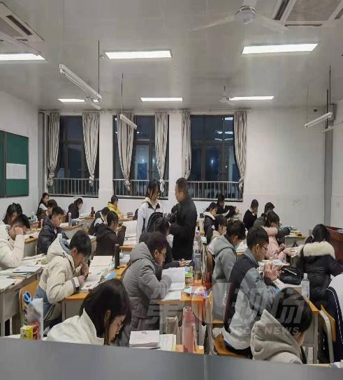 Hey！“班主任叫你下来测核酸”（自带扩音喇叭那种）