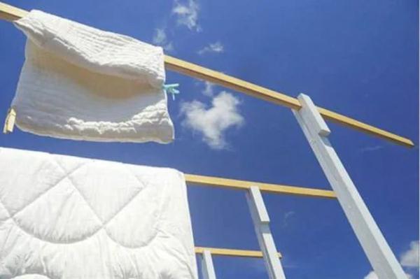 晒被子也是技术活！晒错了不仅白晒，还可能会毁被子！