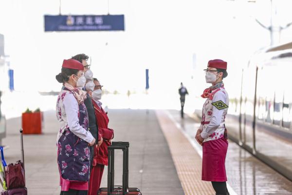 重庆铁路部门“铿锵玫瑰”展巾帼风采