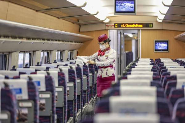 重庆铁路部门“铿锵玫瑰”展巾帼风采