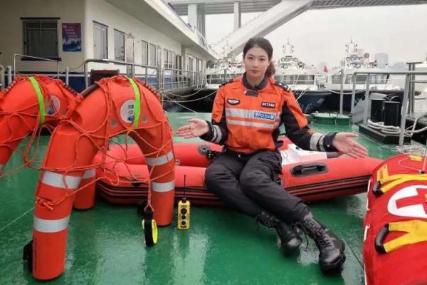 游泳冠军退役后成为女水警，参与研发“水上救生机器人”！