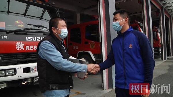 万元现金被困存钱罐取不出来，消防员“十八般武艺”来破拆