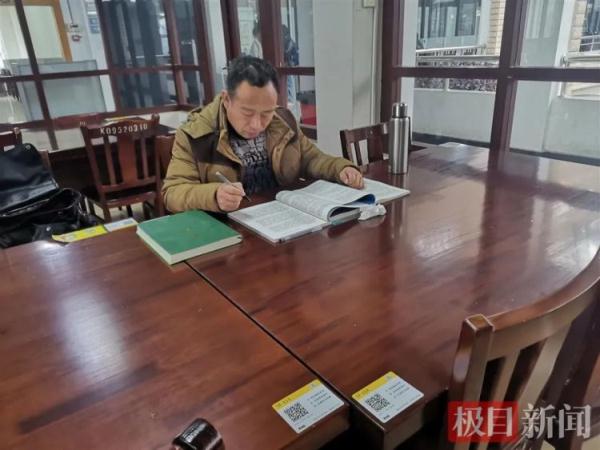 46岁研究生参加高考重返校园，2年后再也没法低调了