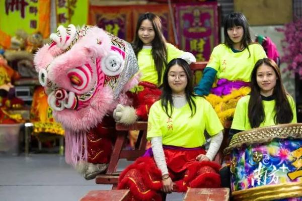 醒狮女孩逐梦“狮王”：女生一样“掂”！
